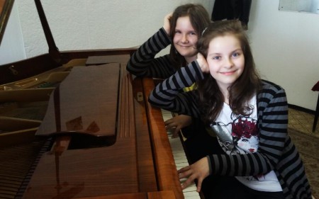 Bányai Brigitta 2. B. o., Bányai Gabriella 2. B. o.